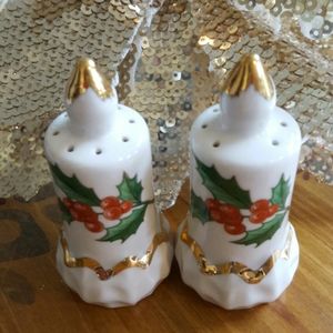 Vintage Holly & Berry Salt & Pepper Shakers